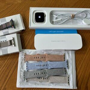 Apple Smart Watch SE 2nd Gen 40mm Starlight with 6 watch bands